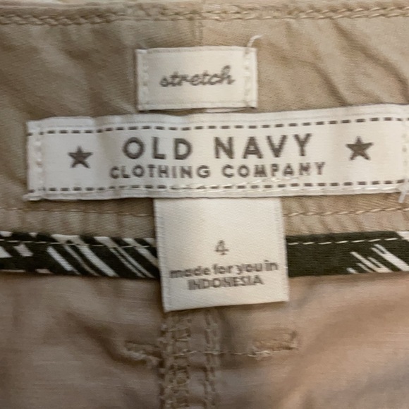 Khaki Old navy size 4 shorts - Picture 2 of 3